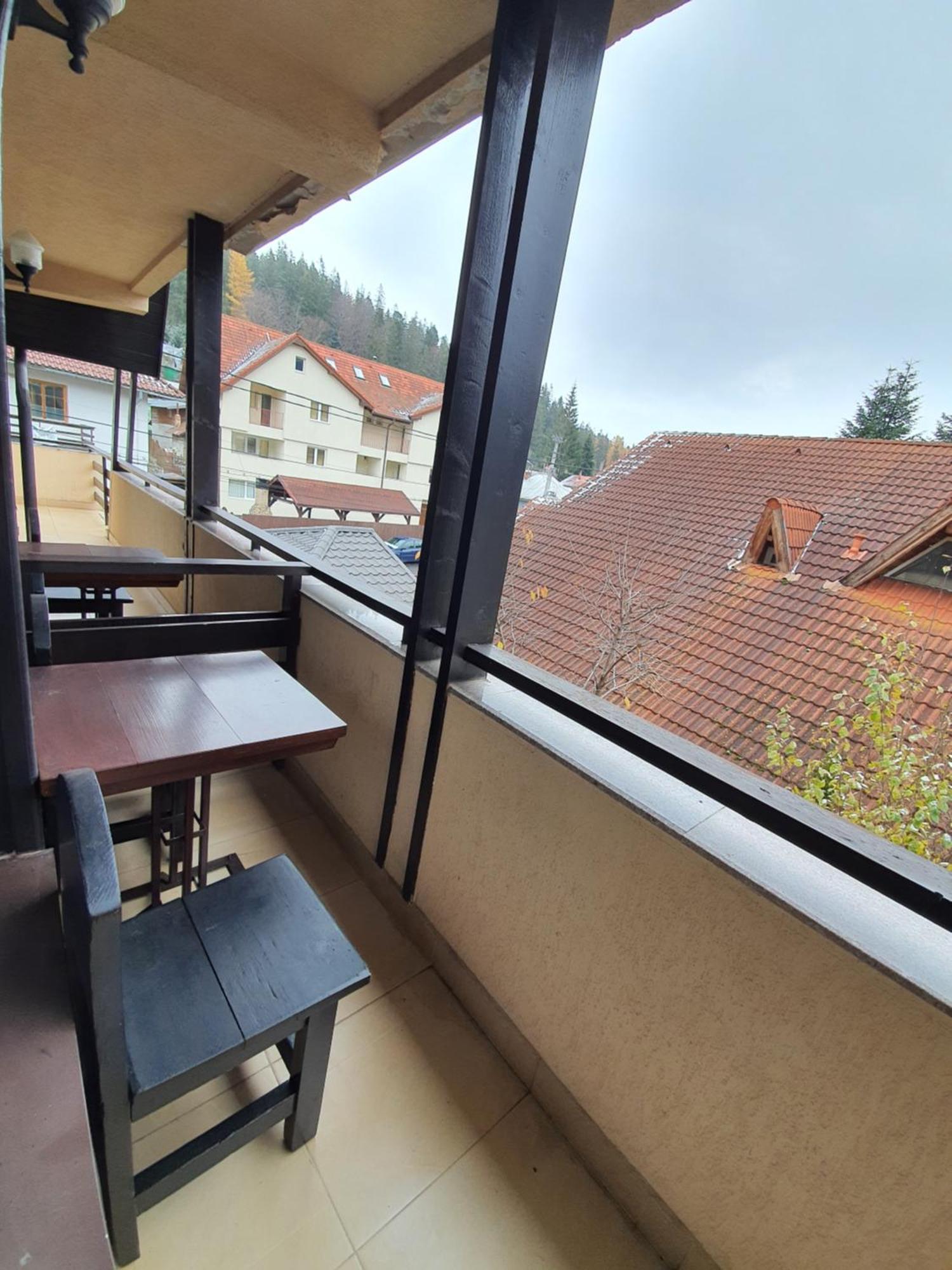 Pensiunea Public House Buşteni Zimmer foto