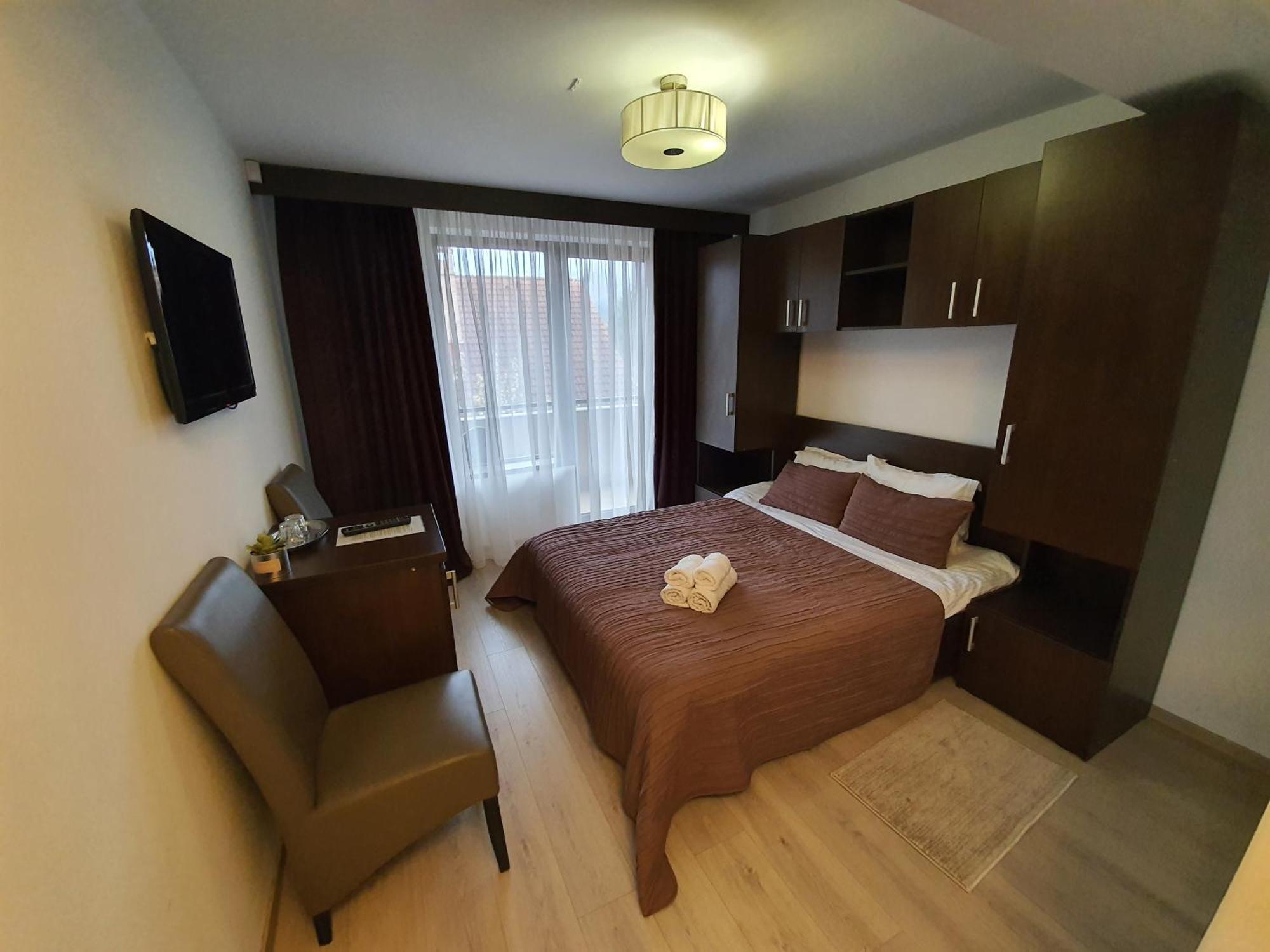 Pensiunea Public House Buşteni Zimmer foto