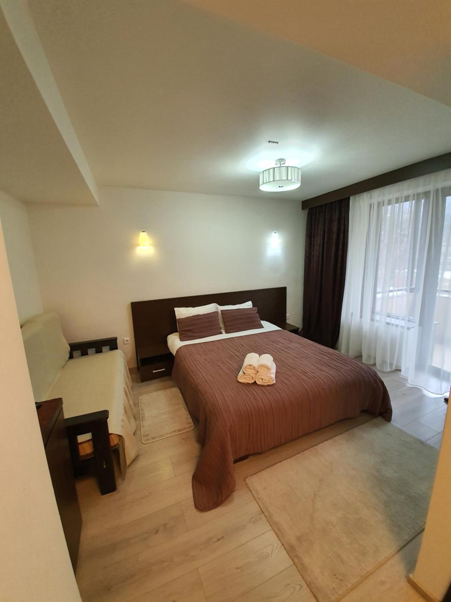 Pensiunea Public House Buşteni Zimmer foto